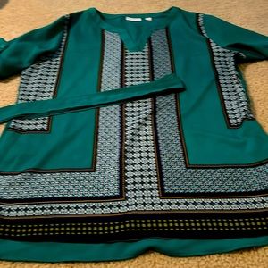 Beautiful design, longer blouse!